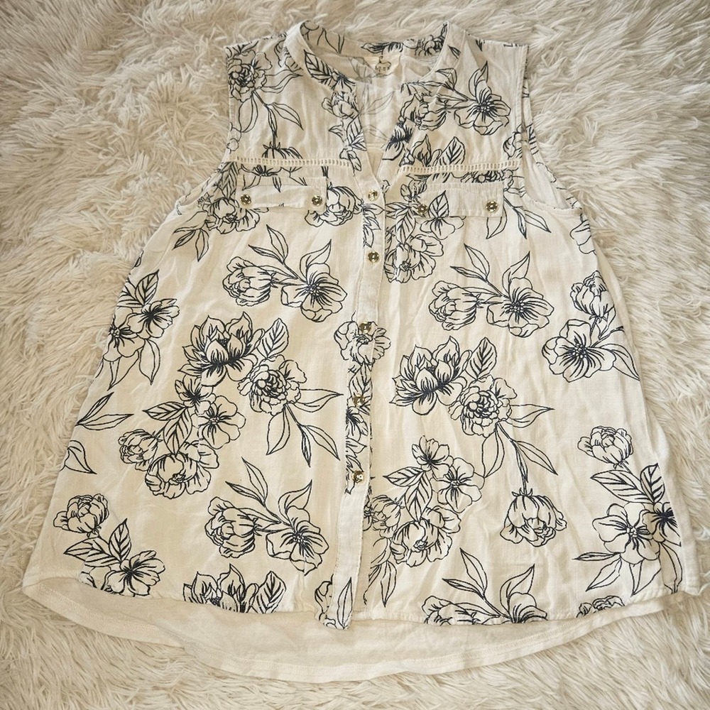 4/$25 Ember Sleeveless White w/ Dark Blue Flowers Split-V Neck Rayon Size Large